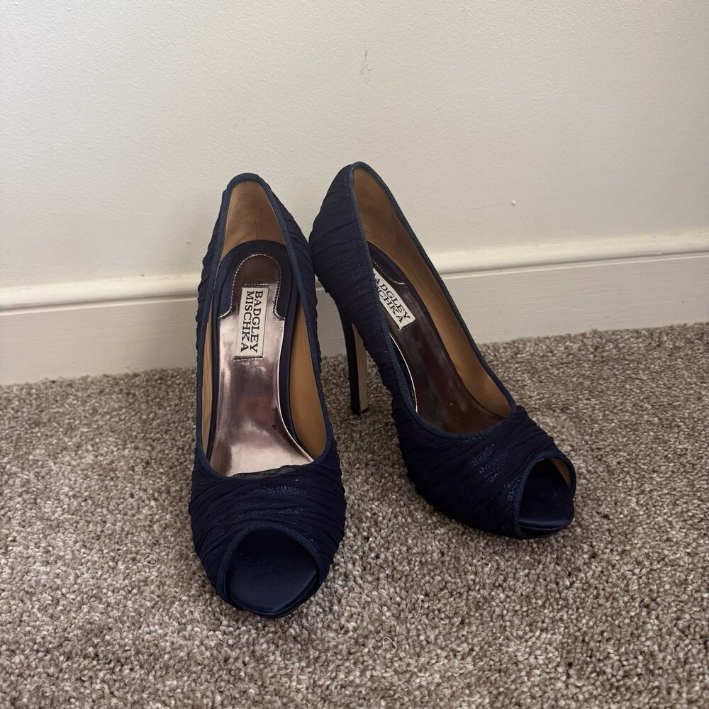 Badgley Mischka Ryba Navy Blue Pleated Satin Peep Toe Pump Heels Leather Sole 7